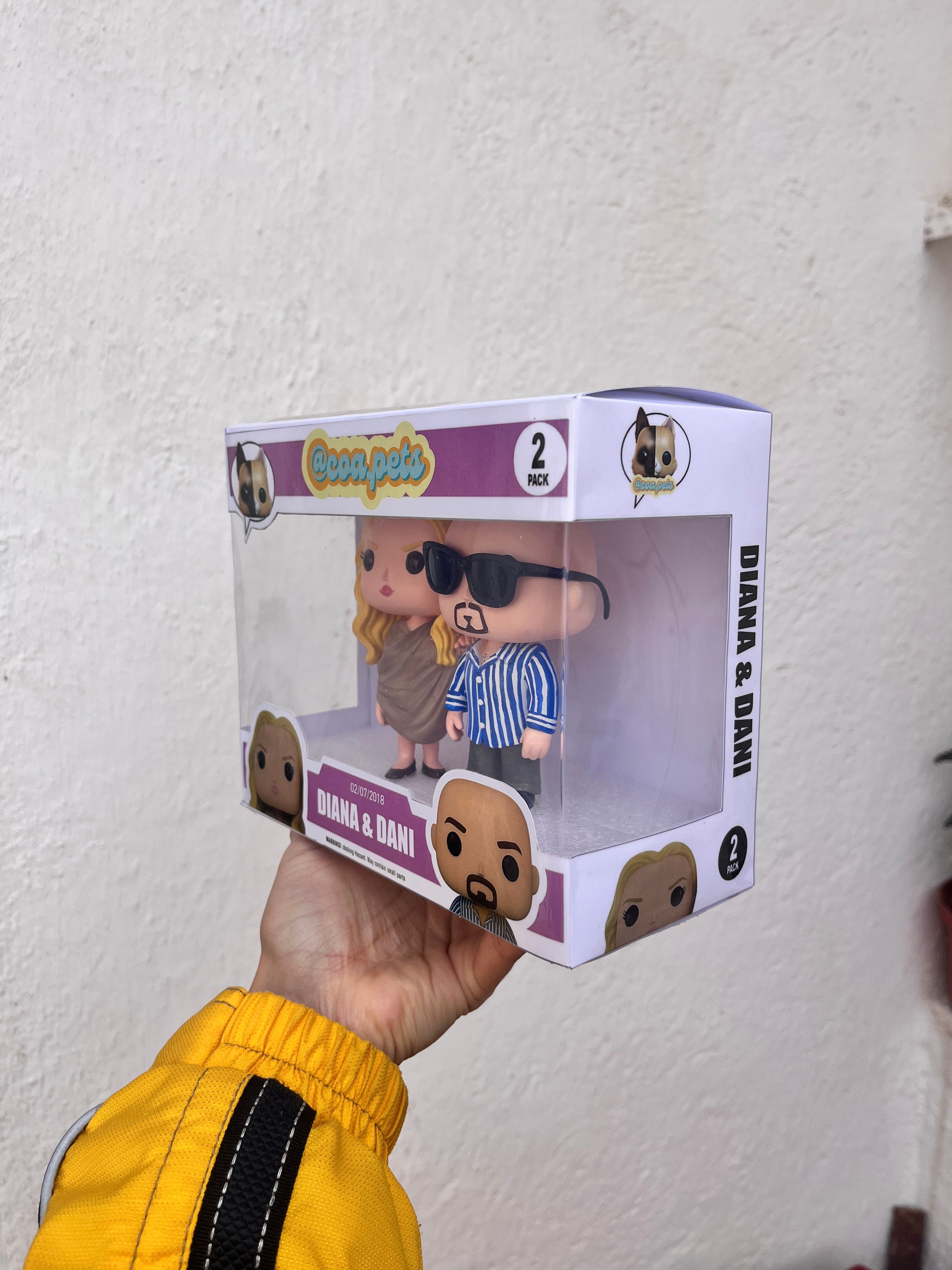 Figura personalizada de pareja estilo cabezón